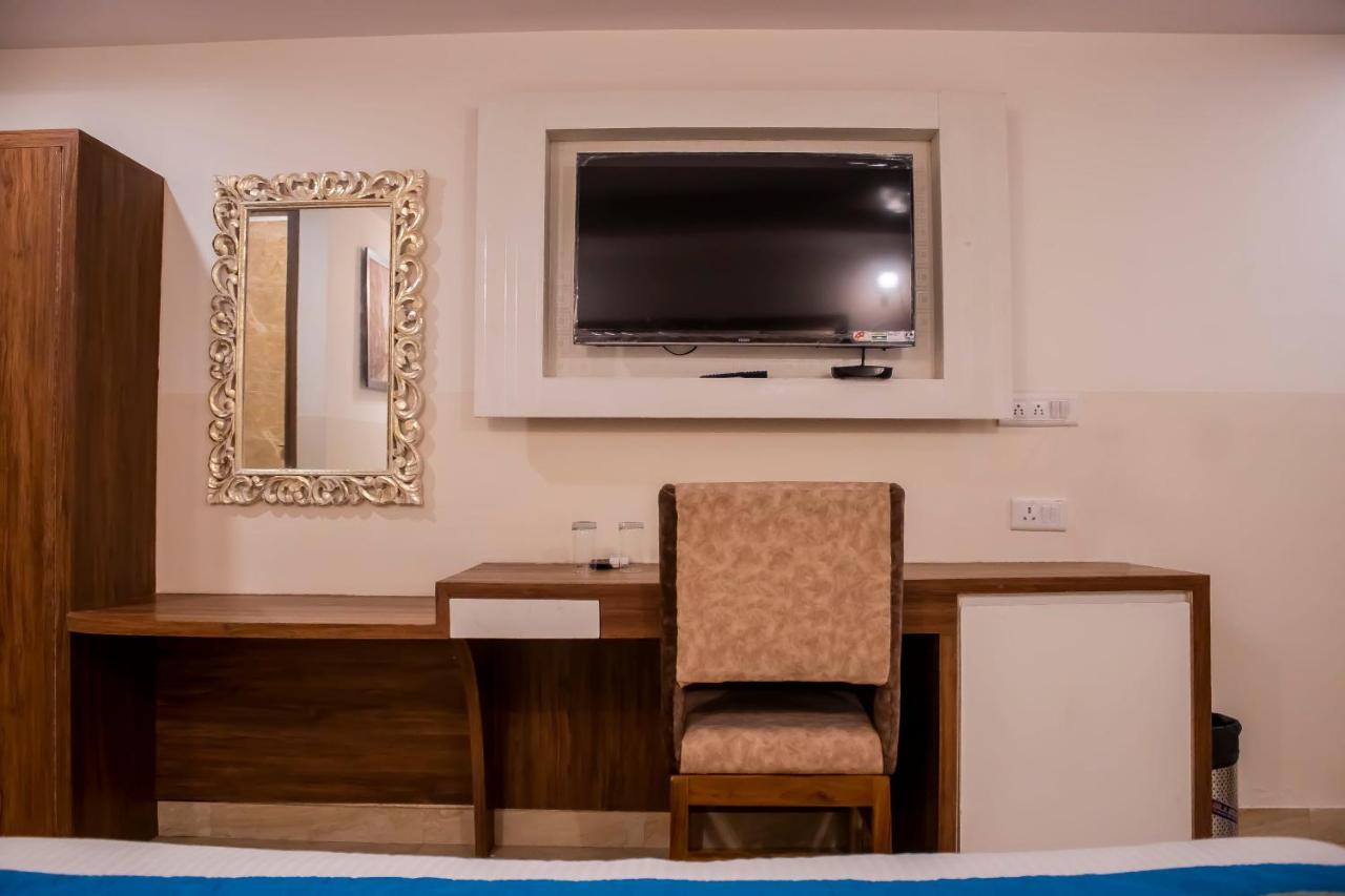 Hotel Airport City Delhi International Airport 뉴델리 외부 사진